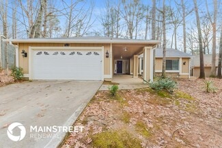 749 Post Rd Ln, Stone Mountain, GA 30088