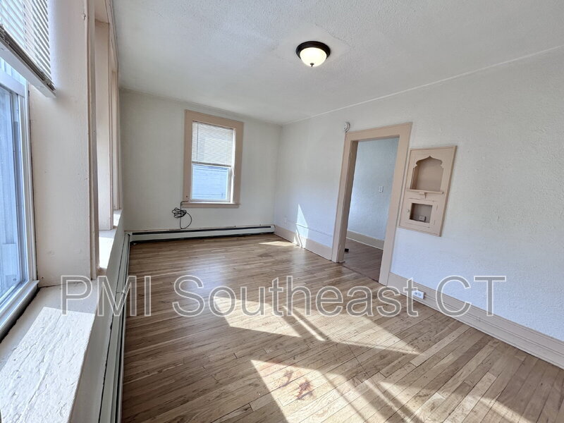 92 Truman St unit 8, New London, CT 06320 - photo 1