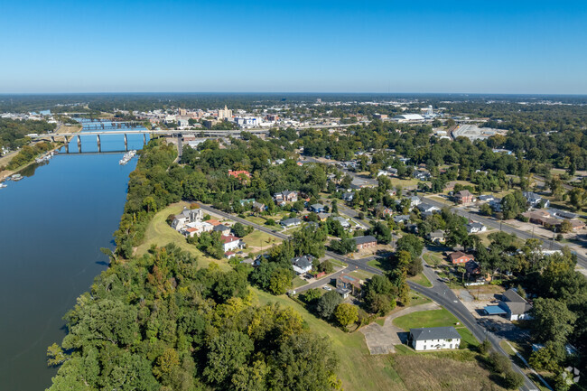 Southside Riverfront is nestled just south of downtown Monroe next to the Ouachita River.