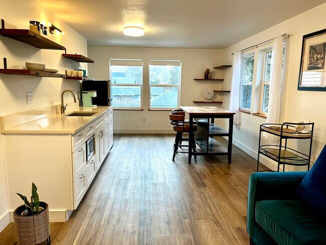 1215 SE Lexington St unit Sellwood Library Hou, Portland, OR 97202 - photo 3