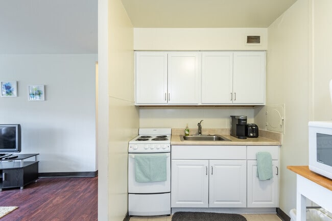 Lake Crest, Milwaukee, WI 53202 - photo 5