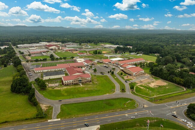 Pearcy residents attend Lake Hamilton School District.