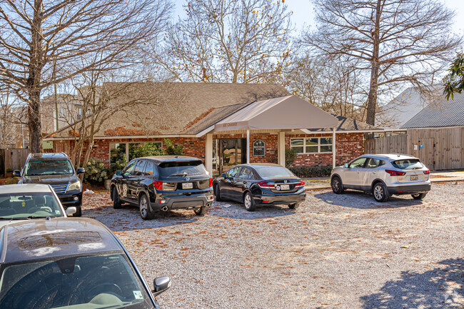 The Montessori School of Baton Rouge has 80 students enrolled.