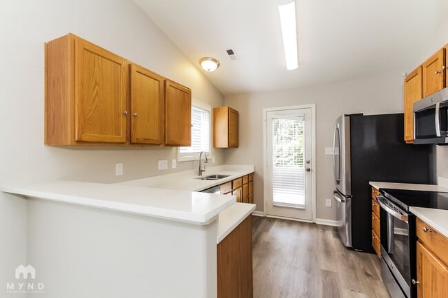 10325 Hugue Way, Charlotte, NC 28214 - photo 4