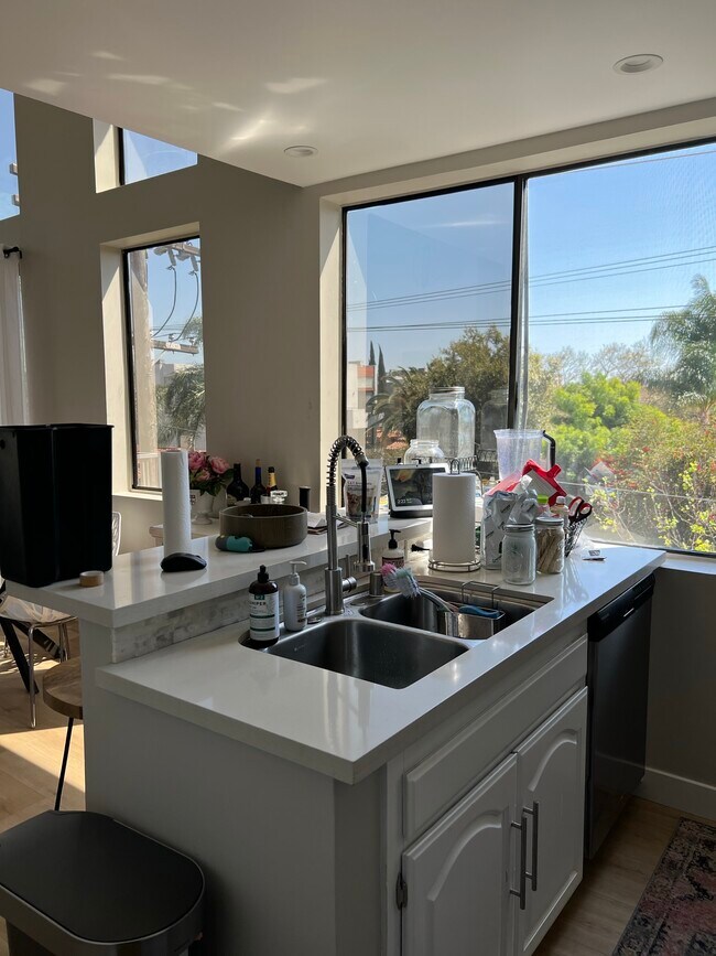 869 S Wooster St unit 309, Los Angeles, CA 90035 - photo 6