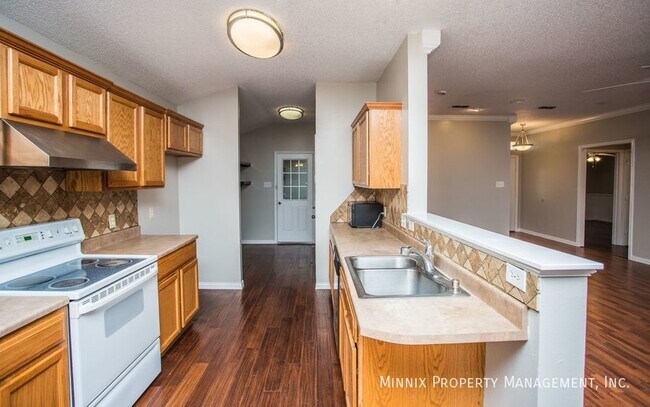 156 Frankford Ct, Lubbock, TX 79416 - photo 6