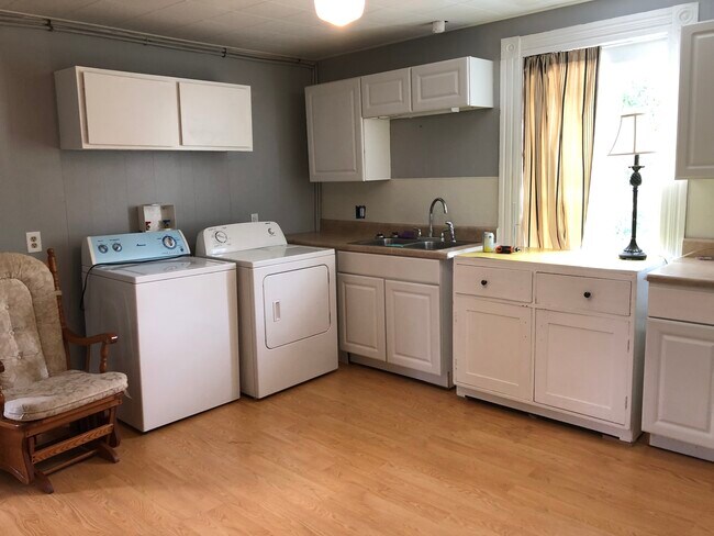 258 Munford St unit A, Lynchburg, VA 24501 - photo 3