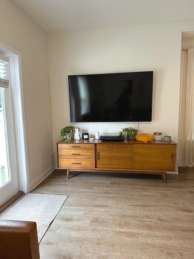 1736 W Walnut St, Tampa, FL 33607 - photo 4