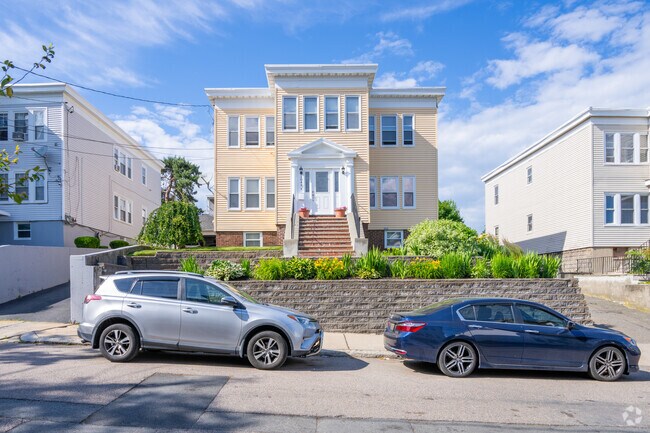 A handful of single-family properties in Bellingham Square have healthy greenspace.
