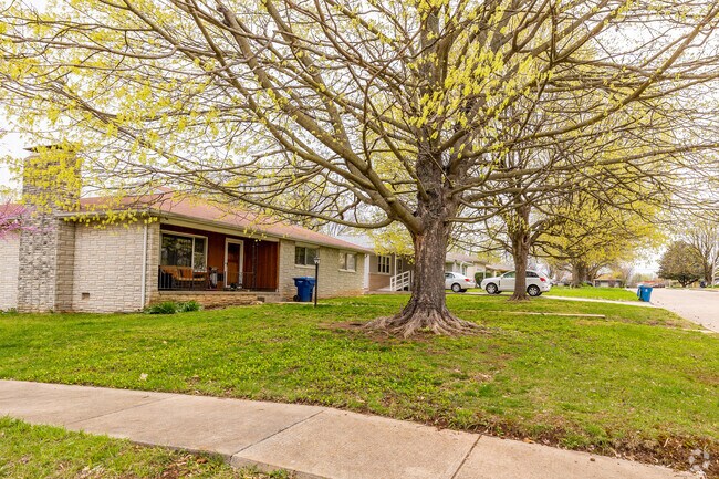 Most homes in Fassnight have large shade trees on spacious green lots