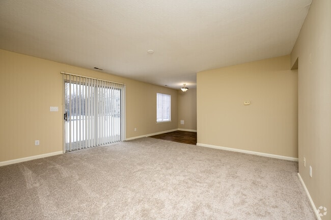 Red Oak - Living Room