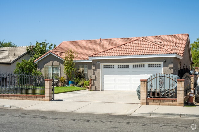 Homes in Lankershim, Highland come in a variety of sizes and styles.