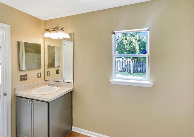 11662 Pleasant Creek Dr, Jacksonville, FL 32218 - photo 2