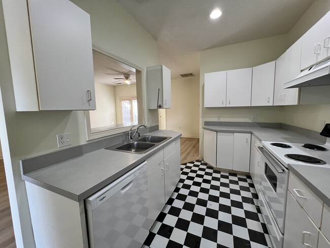 1600 Sturdivant Dr, Wilmington, NC 28403 - photo 6