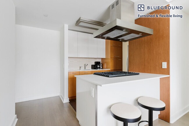 450 W 42nd St unit FL10-ID2157, New York, NY 10036 - photo 5