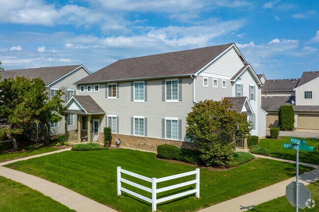 Duplex houses with yard space can be found in Wespark.