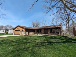 1360 Holiday Ave, Green Bay, WI 54304