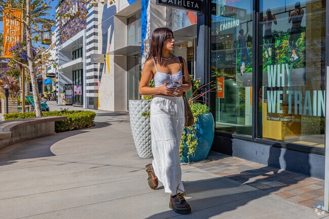 2ND & PCH Mall offers shopping and dining near Island Village.