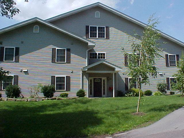 40 Mock St SE unit 2, Hubbard, OH 44425 - photo 2