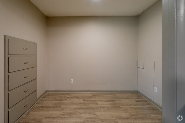 Studio - 400SF - Bedroom