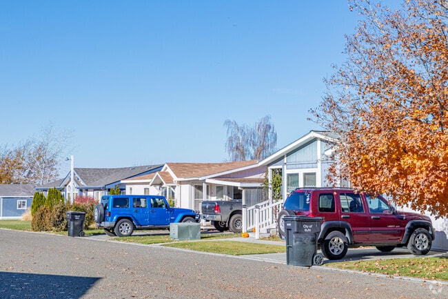 Colorful homes and close-knit streets highlight Buhl’s sense of community.