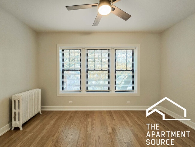 2257 W Argyle St unit 3, Chicago, IL 60625 - photo 3