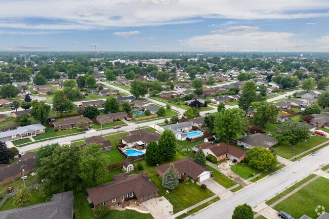 Sidewalk streets make Cedar Crest a walkable neighborhood.