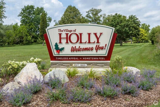 Welcome to the charming village of Holly, MI.