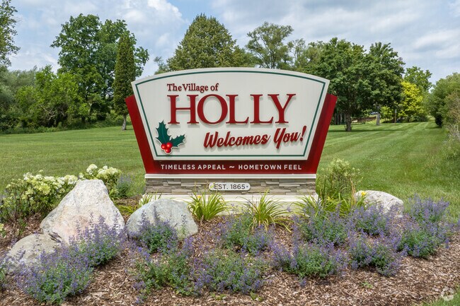 Welcome to the charming village of Holly, MI.