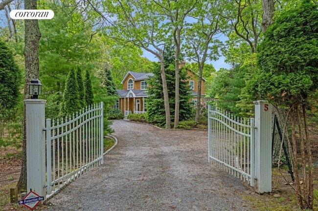 5 van Scoys Path E, East Hampton, NY 11937 - photo 2