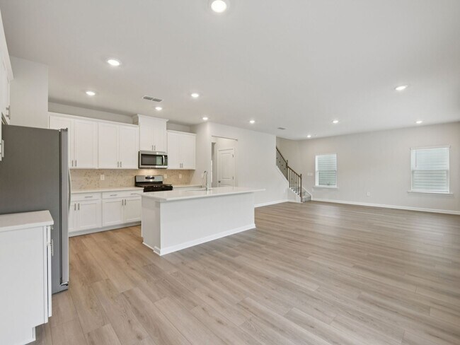 1042 Sope Creek Cir, Pendergrass, GA 30567 - photo 6