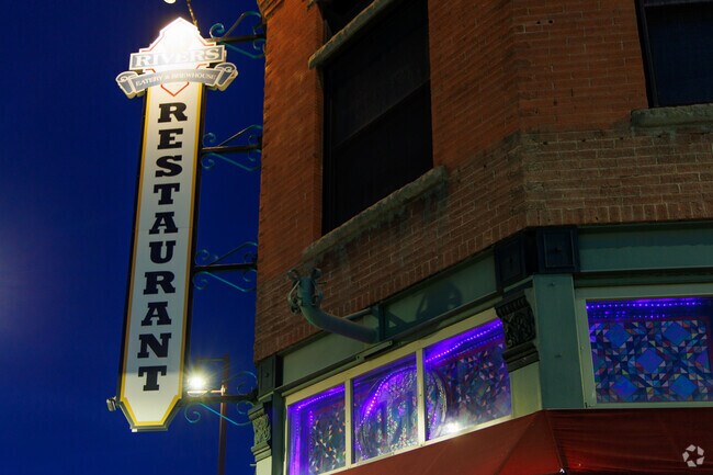 Downtown Farmington has a variety of great restaurants including 3 Rivers Brewing a local favorite.