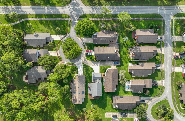 Culdesacs and screen rooms with pools, are a common site in the Indigo community.