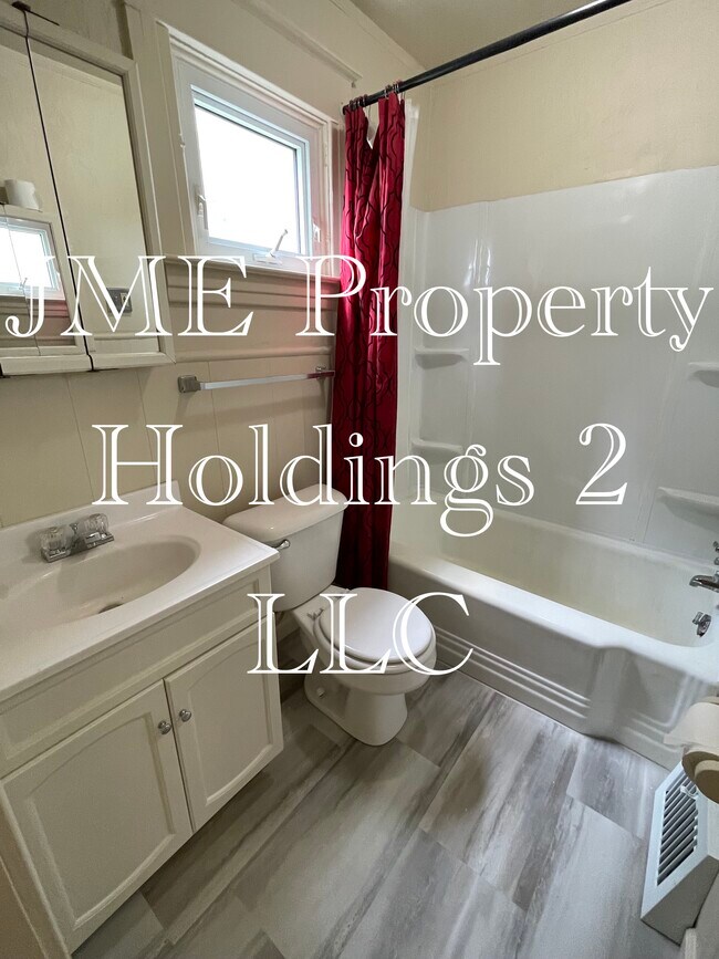 113 W Young St unit 1 Main Floor Unit, Clio, MI 48420 - photo 4