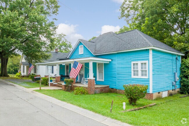 Colorful homes, and beautiful yards are easy to find traveling through Thomasboro-Hoskins.