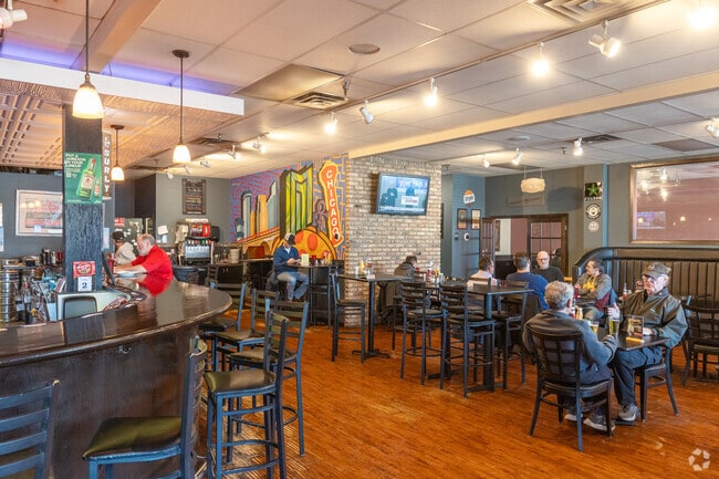 Frankie’s Chicago Style has been serving deep-dish pizza since the early ’90s.