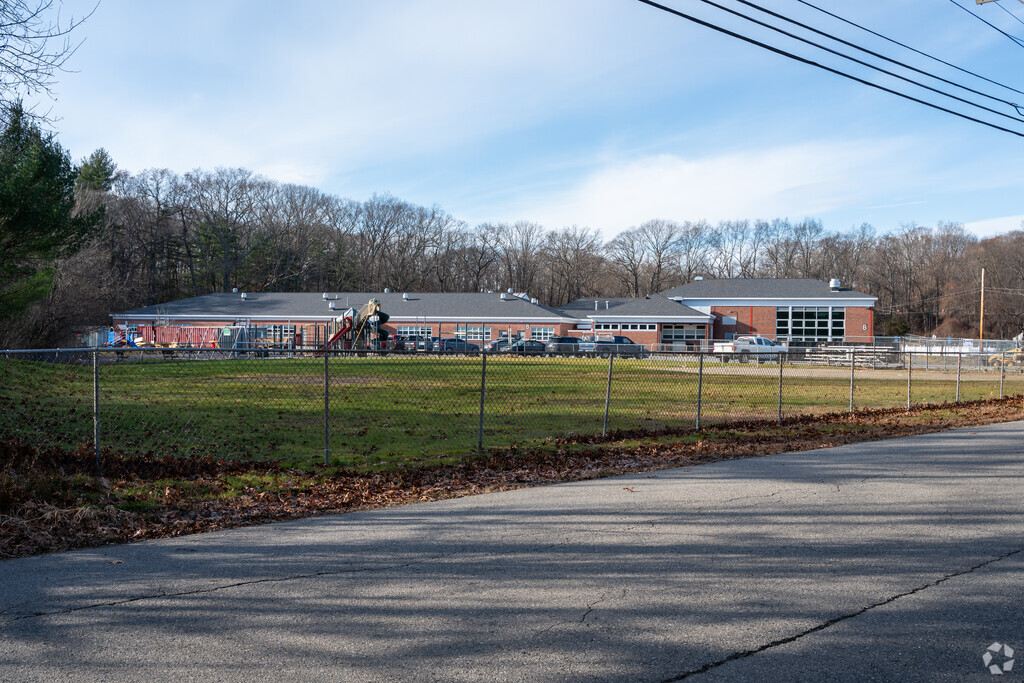 Ashton School is a highly rated, public school located in Cumberland, RI.
