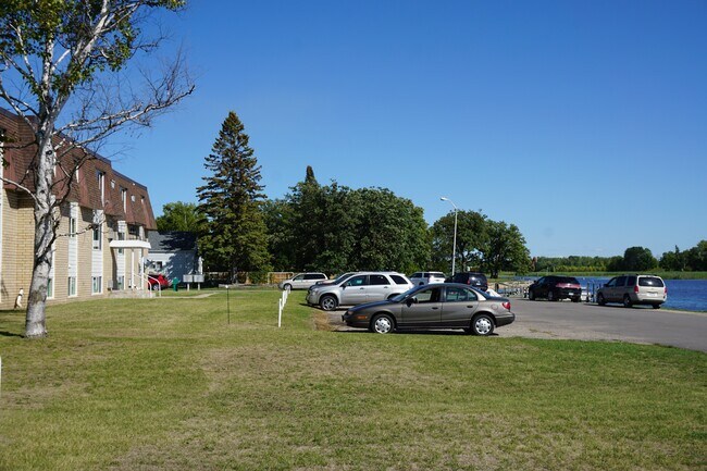 411 River St NE unit 1, Warroad, MN 56763 - photo 3