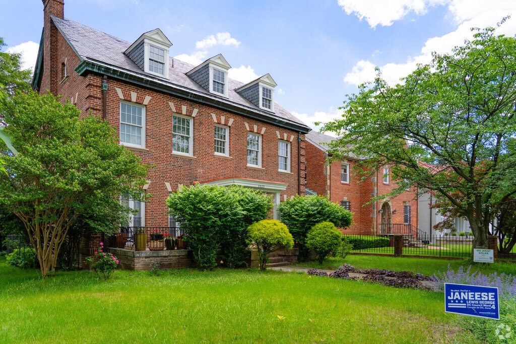 About 16th Street Heights Schools, Demographics, Things to Do