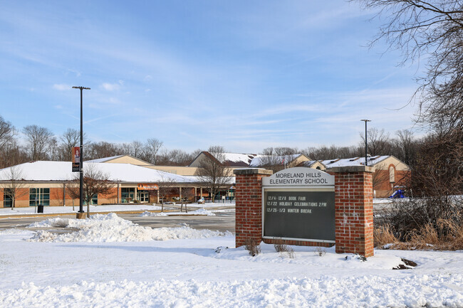 Moreland Hills Elementary School, Orange