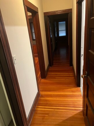 33 Clinton St Unit 2 floor apartment, Manchester, CT 06040