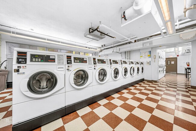 Shoreline Towers Condominiums unit 15O, Chicago, IL 60660 - photo 7