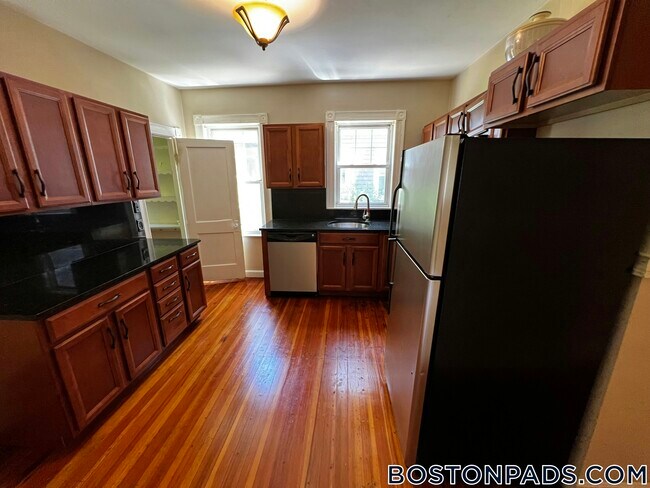 11 Fairfield St unit 1, Watertown, MA 02472 - photo 5