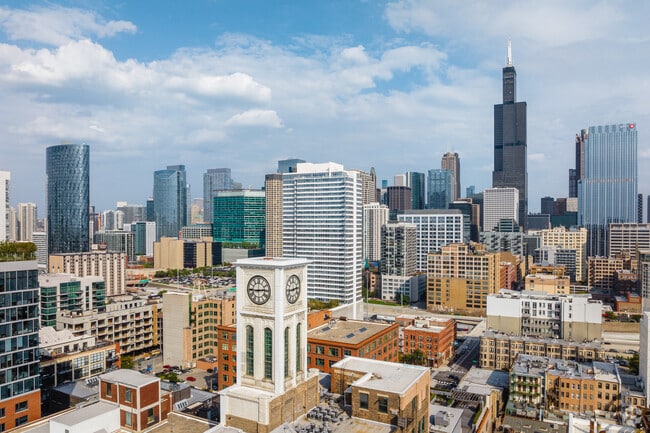 West Loop sits close to the heart of the city with beautiful skyline views.