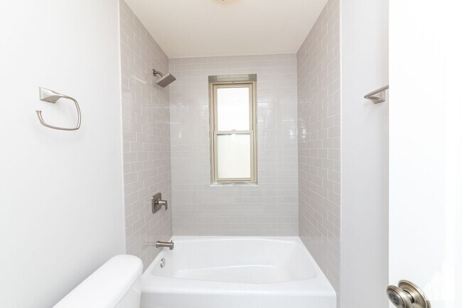 632 W Wrightwood Ave unit 210,, Chicago, IL 60614 - photo 7