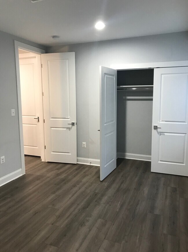 12602 Thompson Rd unit onebed basement plus, Fairfax, VA 22033 - photo 5