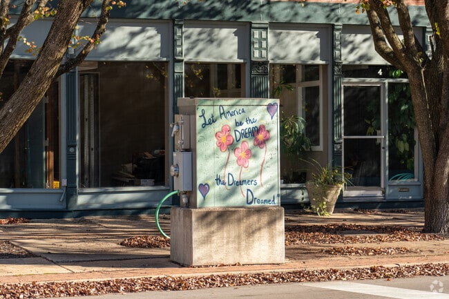 No detail is missed in Ferguson. Utility box murals can be found along main street.