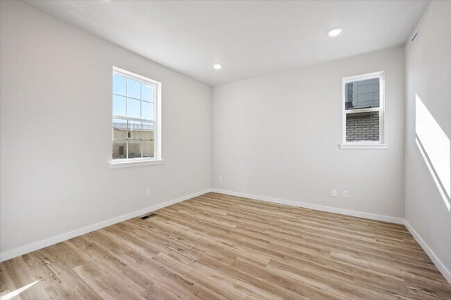 4719 Valdai Ct, Aurora, CO 80019 - photo 7