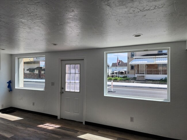 21 S 4th St unit Apartment @1, Youngwood, PA 15697 - photo 5