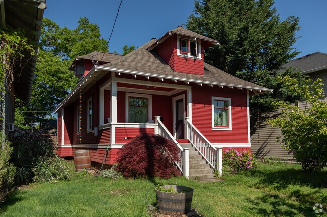 Firehouse red craftsman home in the the Mount Scott-Arleta Neighborhood.